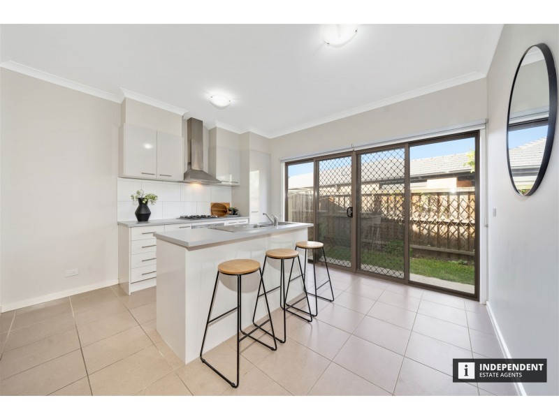 31 Zeta Circuit, Cranbourne North VIC 3977