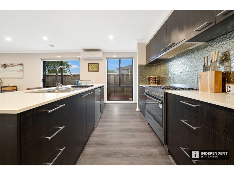 12 Palacio Terrace, Clyde North VIC 3978