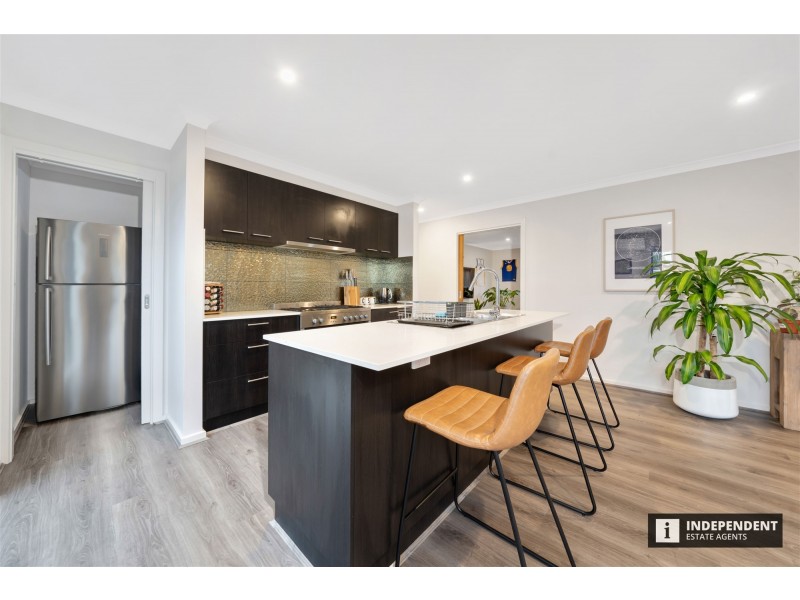 12 Palacio Terrace, Clyde North VIC 3978