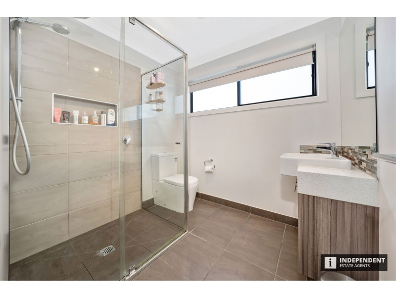 12 Palacio Terrace, Clyde North VIC 3978