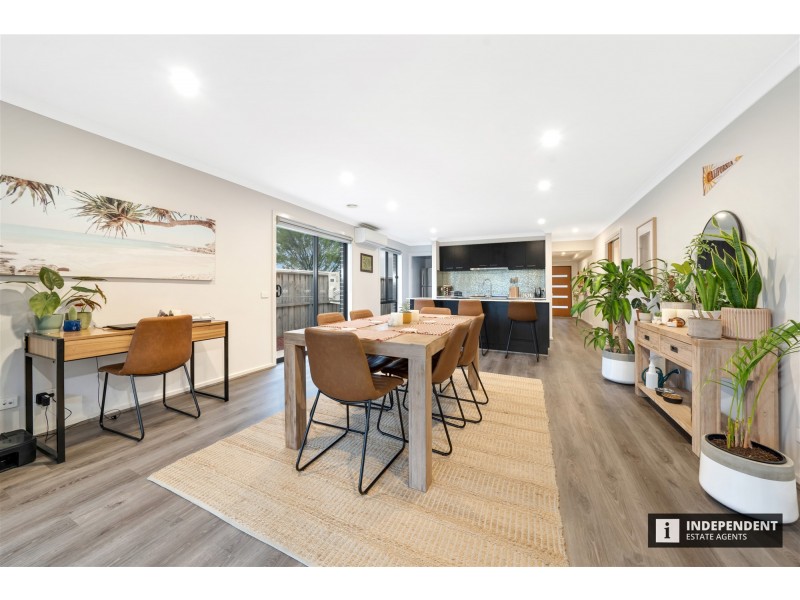 12 Palacio Terrace, Clyde North VIC 3978