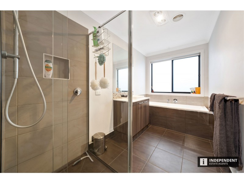 12 Palacio Terrace, Clyde North VIC 3978