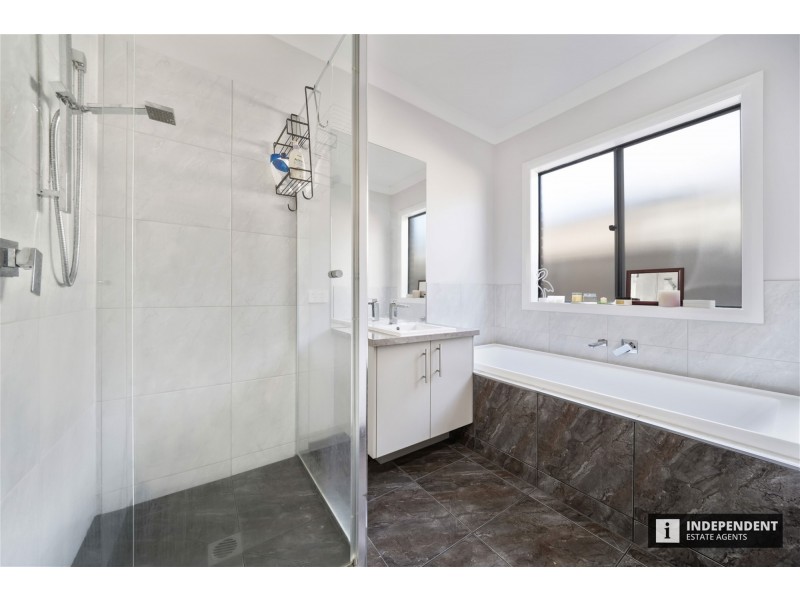 23 Lancelot avenue, Clyde VIC 3978
