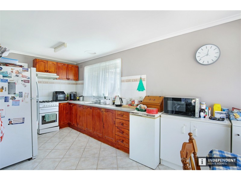 21 Connel drive, Melton South VIC 3338