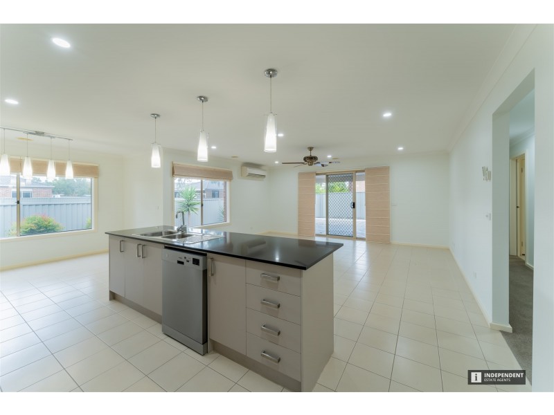 43  Statesman Circuit, Cranbourne East VIC 3977