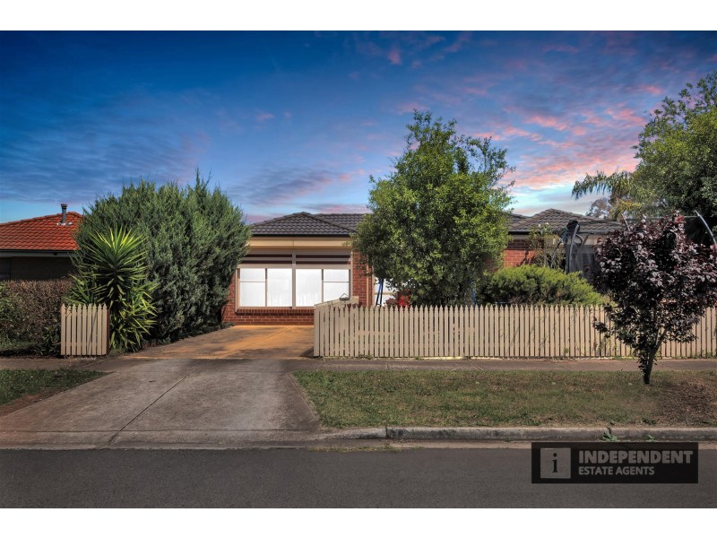 14 Connel drive, Melton South VIC 3338