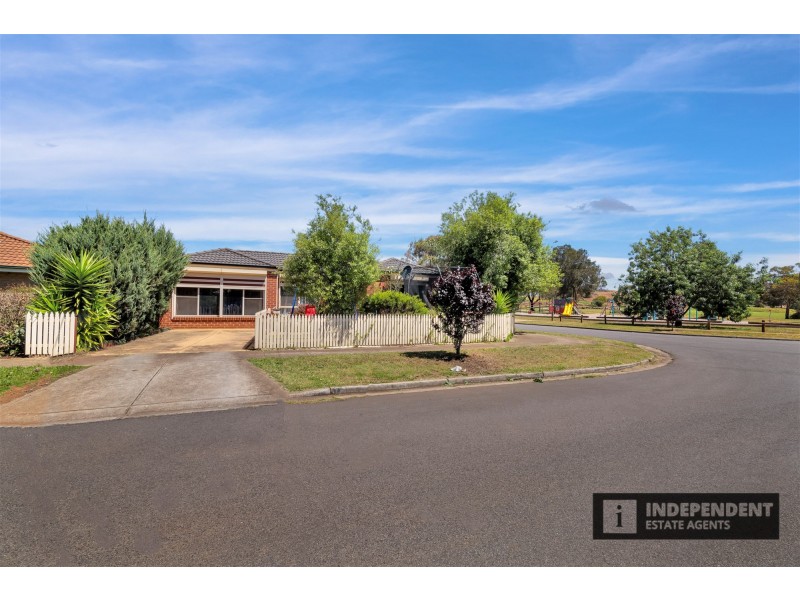 14 Connel drive, Melton South VIC 3338