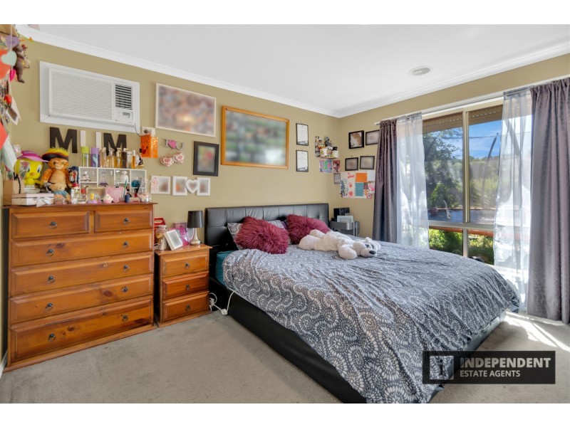 14 Connel drive, Melton South VIC 3338