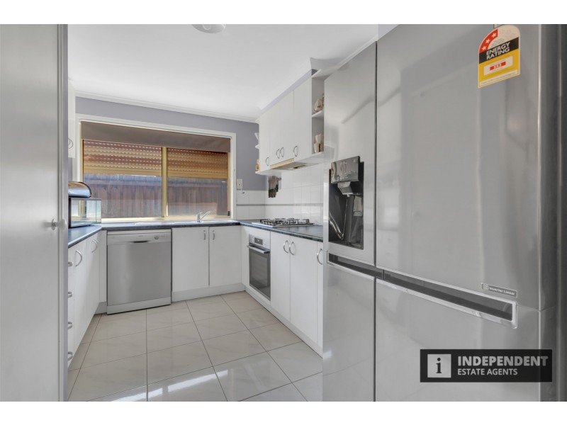 14 Connel drive, Melton South VIC 3338