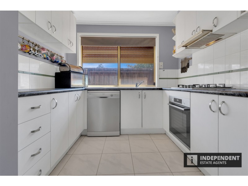 14 Connel drive, Melton South VIC 3338