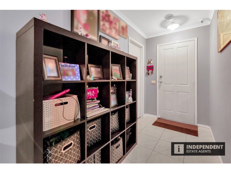 14 Connel drive, Melton South VIC 3338