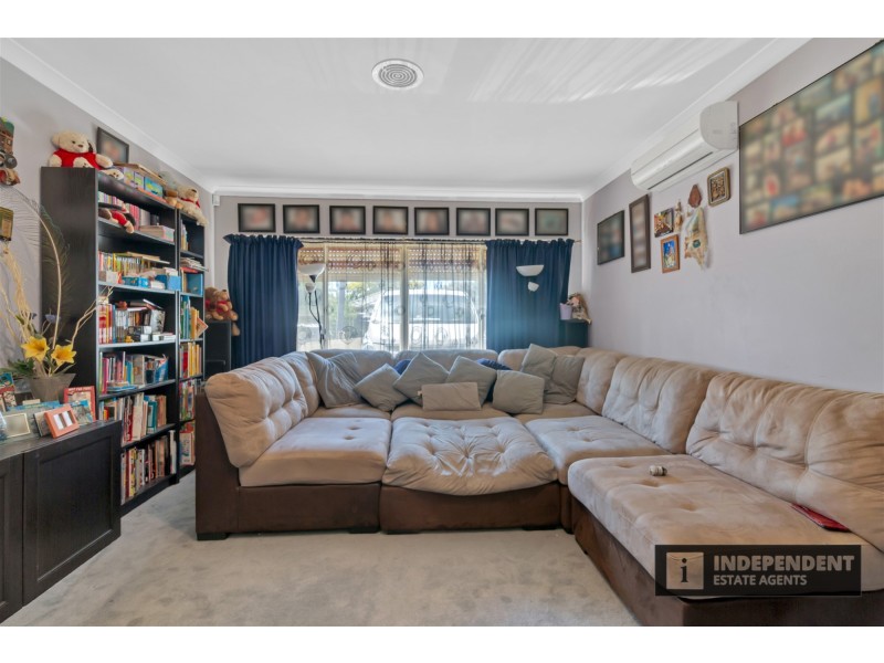 14 Connel drive, Melton South VIC 3338