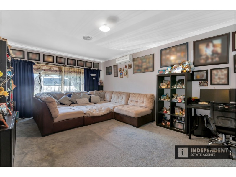 14 Connel drive, Melton South VIC 3338