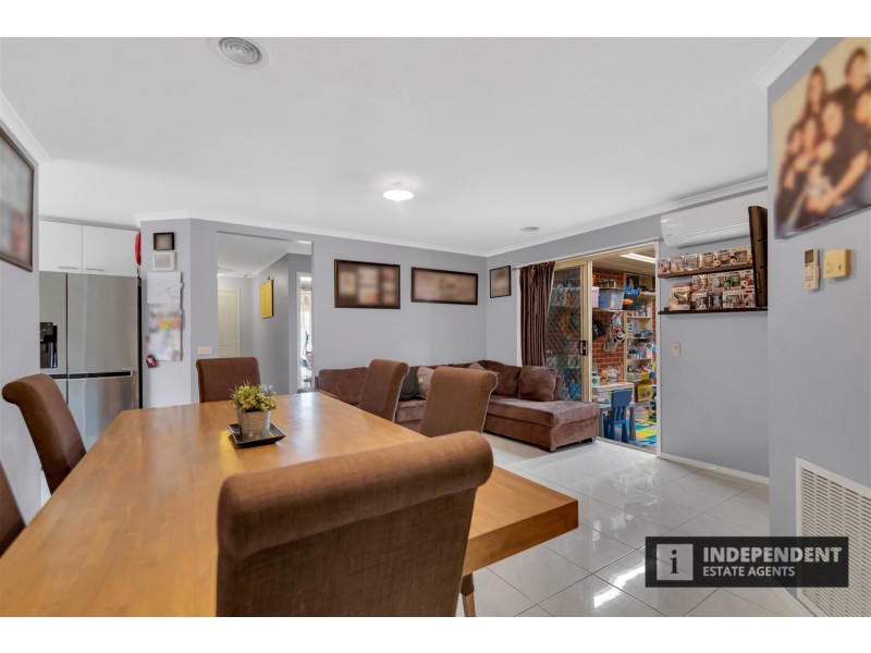 14 Connel drive, Melton South VIC 3338