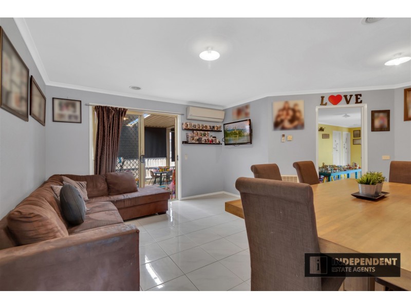 14 Connel drive, Melton South VIC 3338