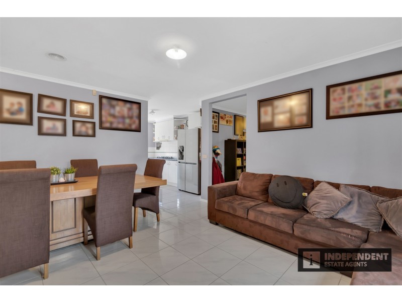 14 Connel drive, Melton South VIC 3338