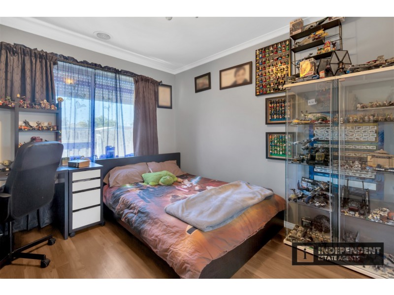 14 Connel drive, Melton South VIC 3338