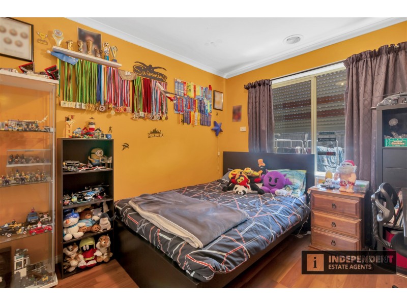 14 Connel drive, Melton South VIC 3338