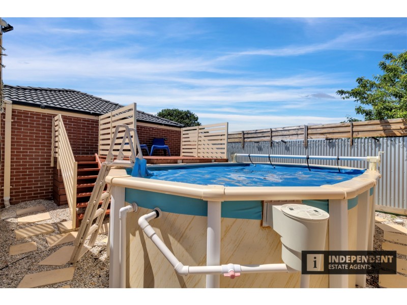 14 Connel drive, Melton South VIC 3338