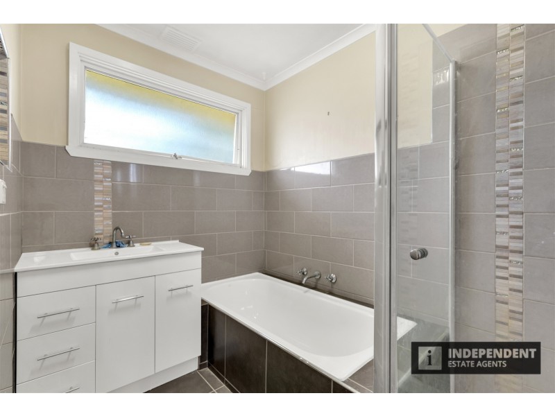 6 Risson street, Melton South VIC 3338