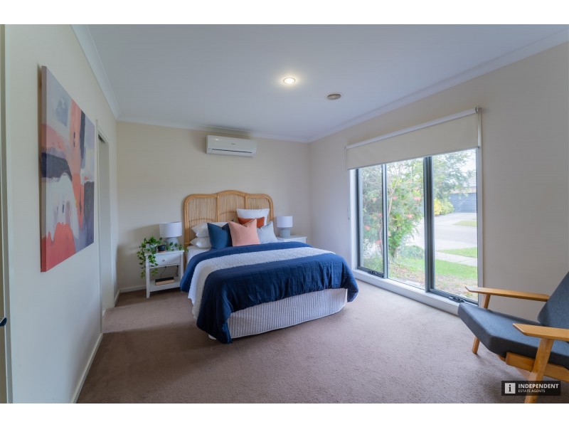11 Beechtree Way, Cranbourne North VIC 3977
