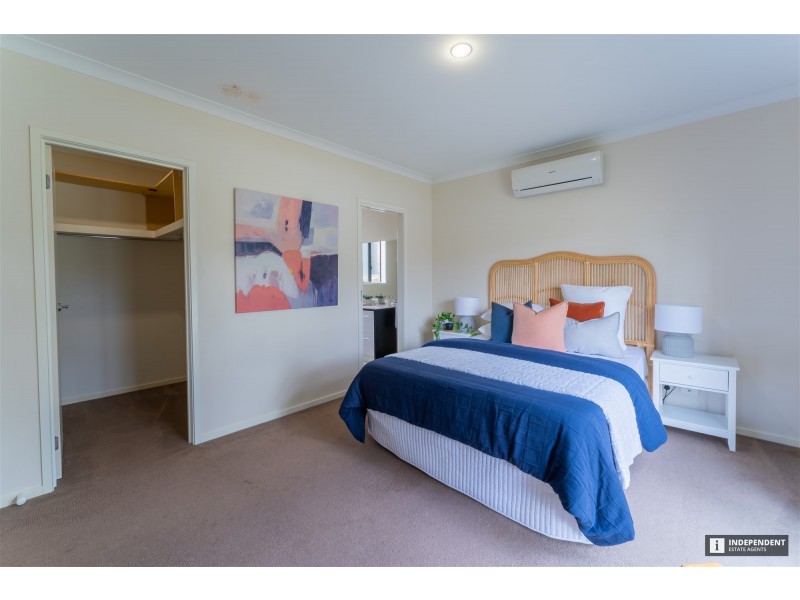11 Beechtree Way, Cranbourne North VIC 3977