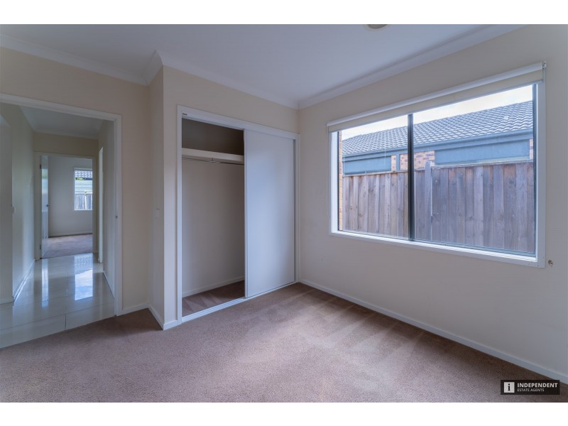 11 Beechtree Way, Cranbourne North VIC 3977