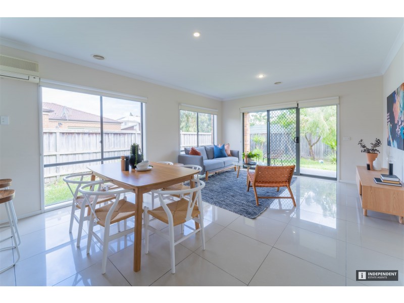 11 Beechtree Way, Cranbourne North VIC 3977