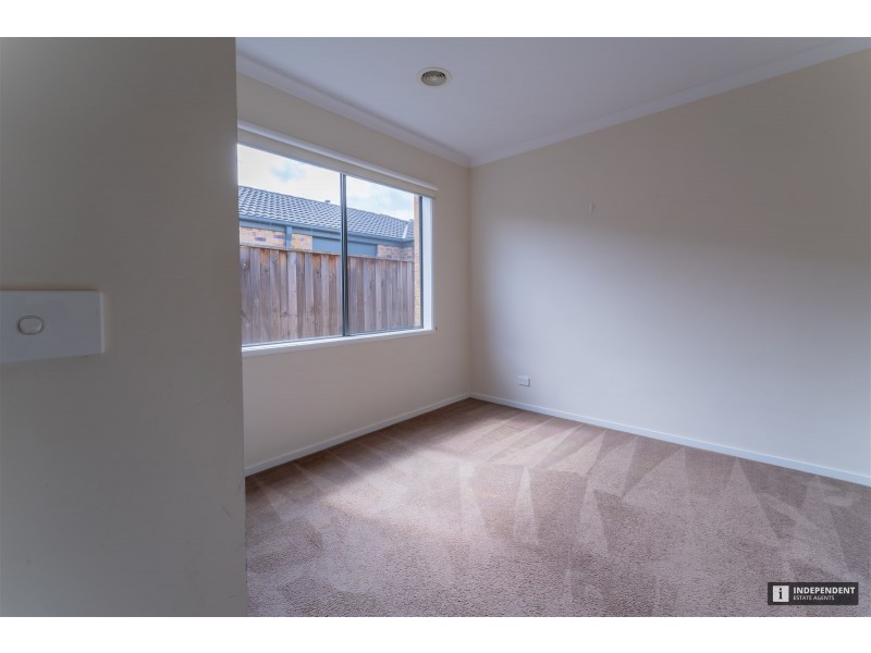 11 Beechtree Way, Cranbourne North VIC 3977