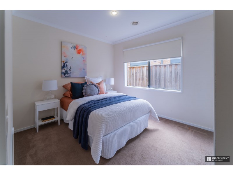 11 Beechtree Way, Cranbourne North VIC 3977