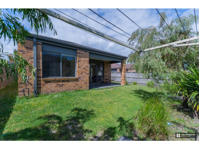 11 Beechtree Way, Cranbourne North VIC 3977