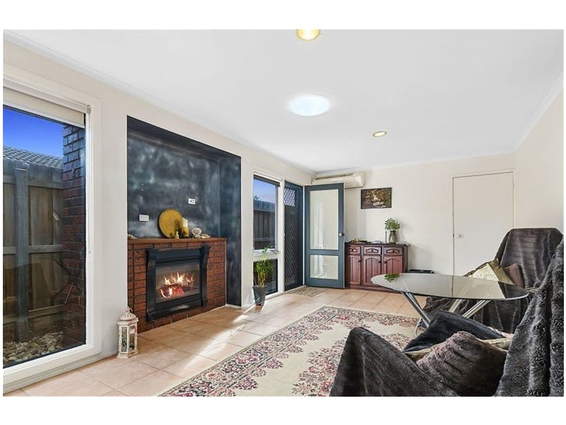 1/36  kurrajong crescent, Melton South VIC 3338