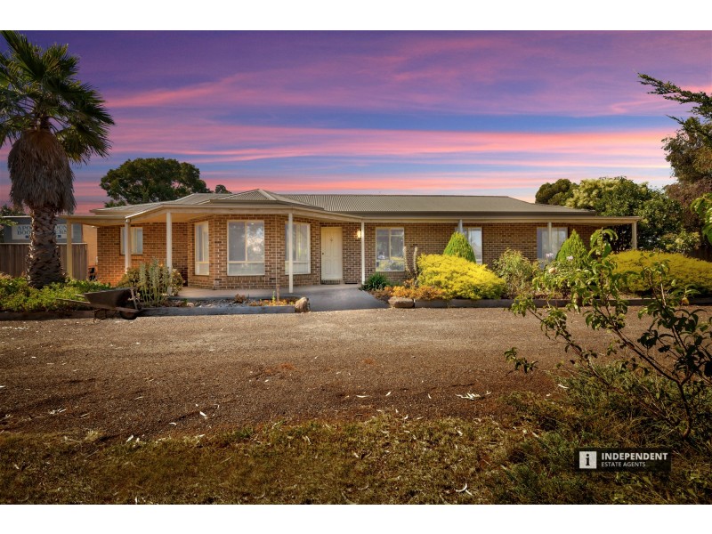 81 Killarney Dr, Melton VIC 3337