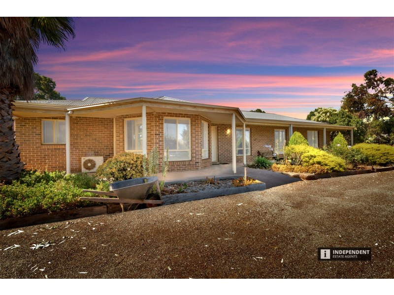 81 Killarney Dr, Melton VIC 3337