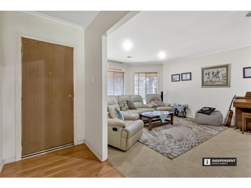 81 Killarney Dr, Melton VIC 3337