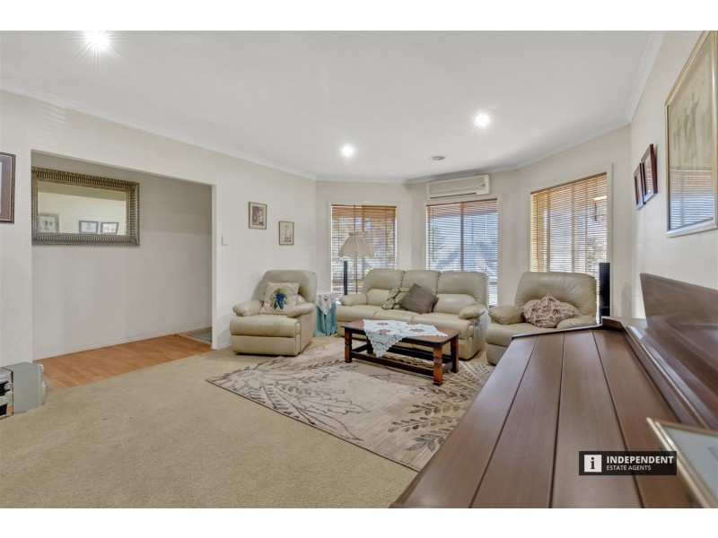 81 Killarney Dr, Melton VIC 3337