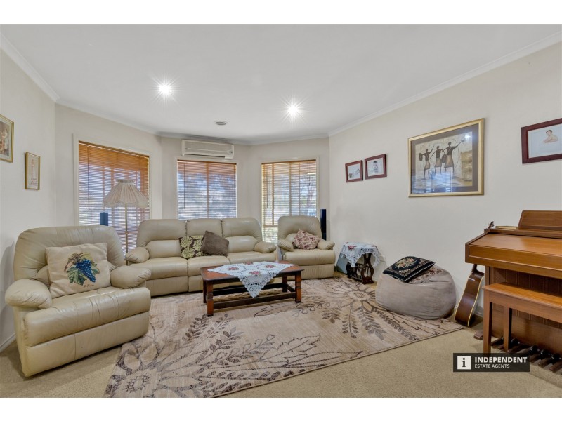 81 Killarney Dr, Melton VIC 3337
