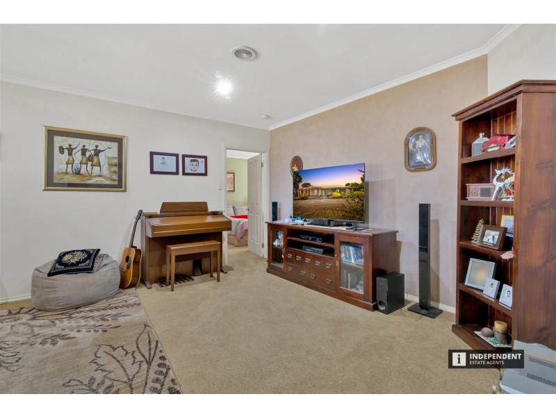 81 Killarney Dr, Melton VIC 3337