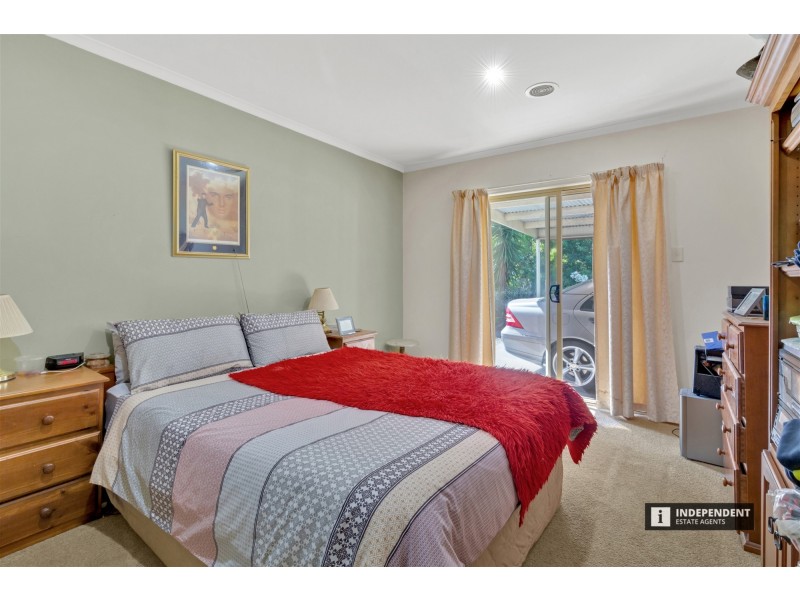 81 Killarney Dr, Melton VIC 3337