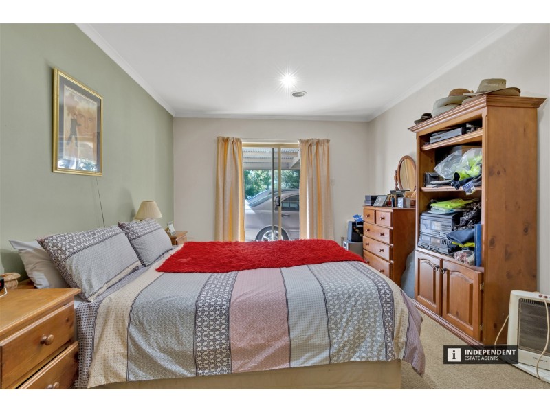 81 Killarney Dr, Melton VIC 3337