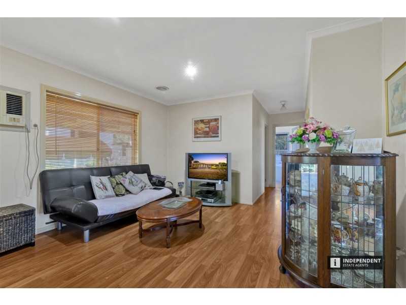 81 Killarney Dr, Melton VIC 3337
