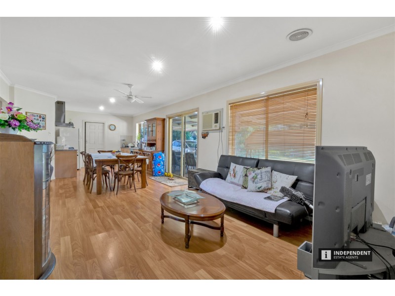 81 Killarney Dr, Melton VIC 3337