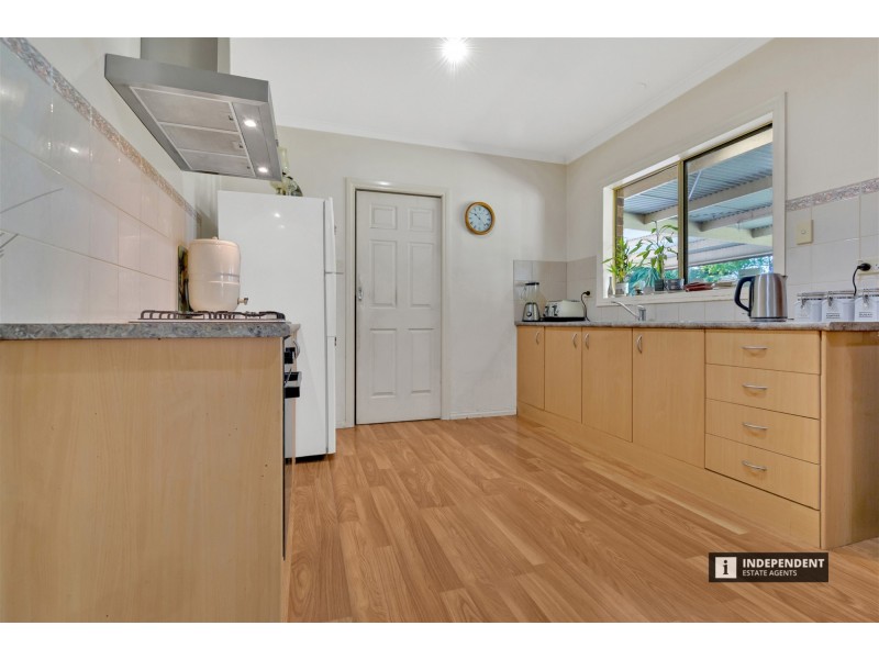 81 Killarney Dr, Melton VIC 3337