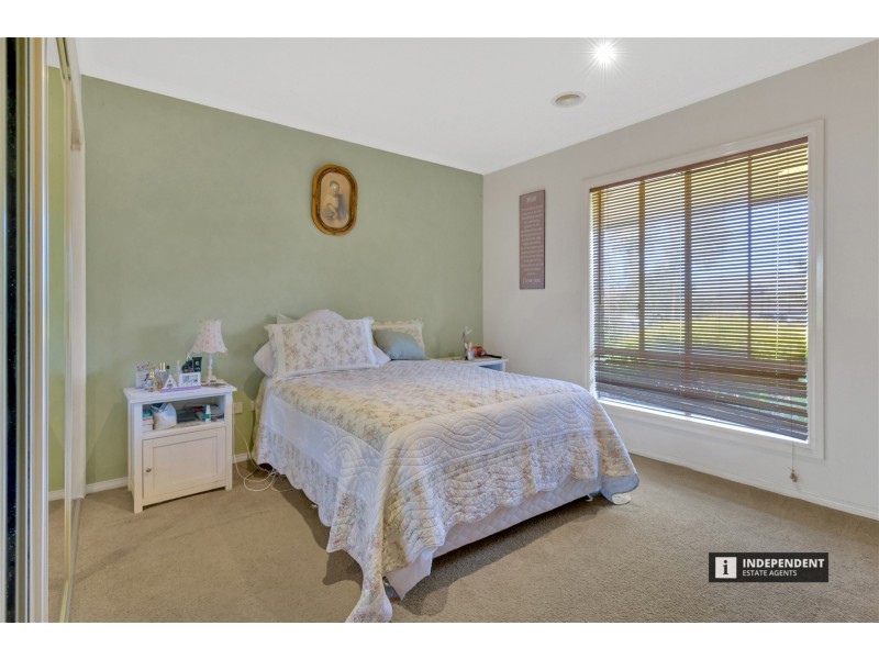 81 Killarney Dr, Melton VIC 3337