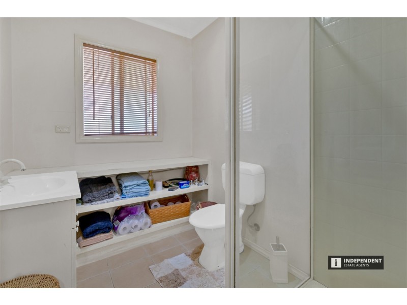 81 Killarney Dr, Melton VIC 3337