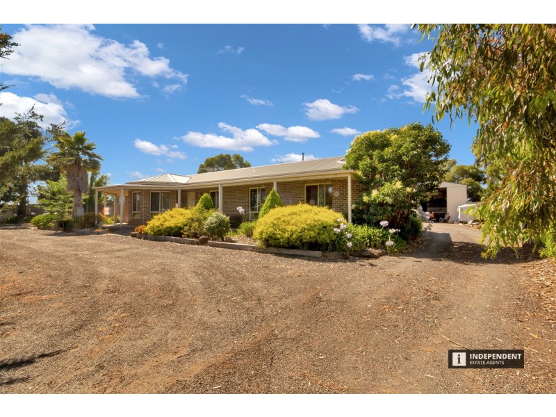 81 Killarney Dr, Melton VIC 3337