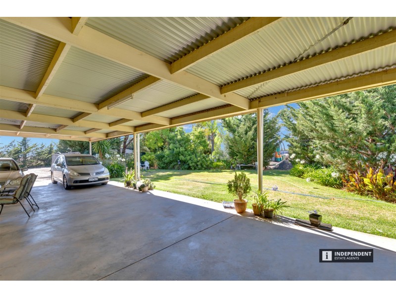 81 Killarney Dr, Melton VIC 3337
