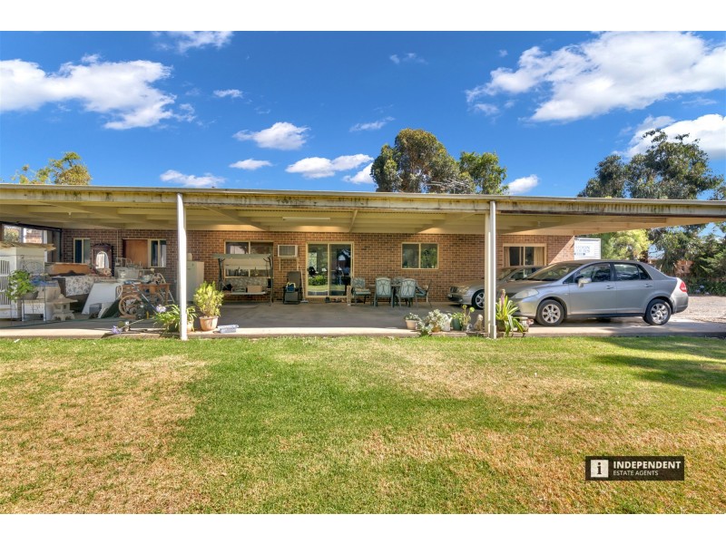 81 Killarney Dr, Melton VIC 3337