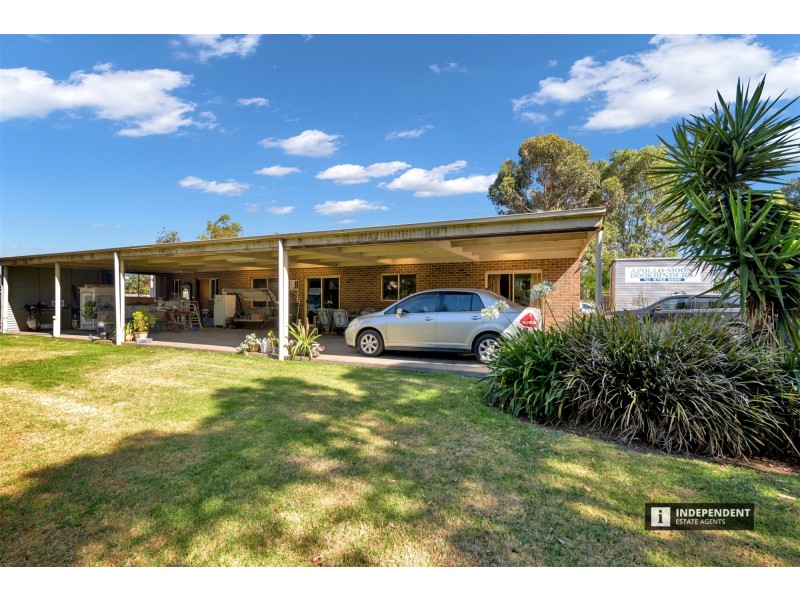 81 Killarney Dr, Melton VIC 3337
