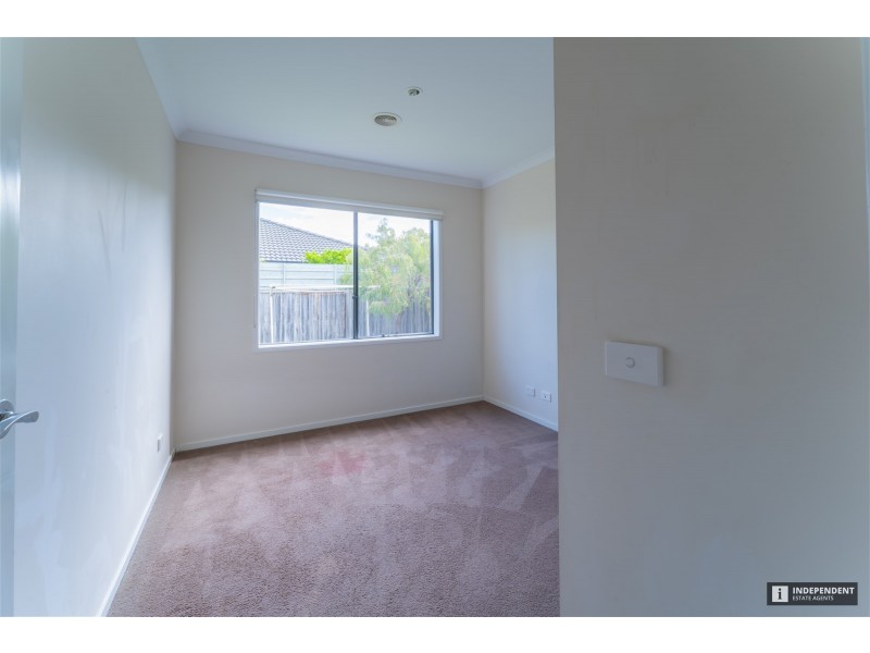 11 Beechtree Way, Cranbourne North VIC 3977